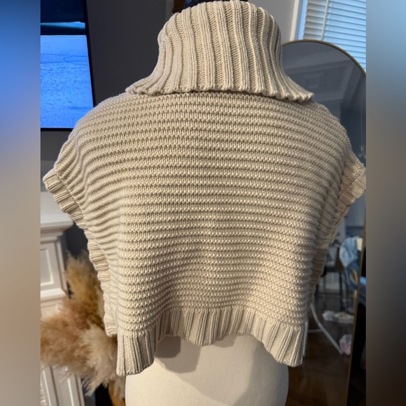 OshKosh B'gosh Ivory Cable Knit Turtleneck Cropped Sweater - Picture 3 of 5